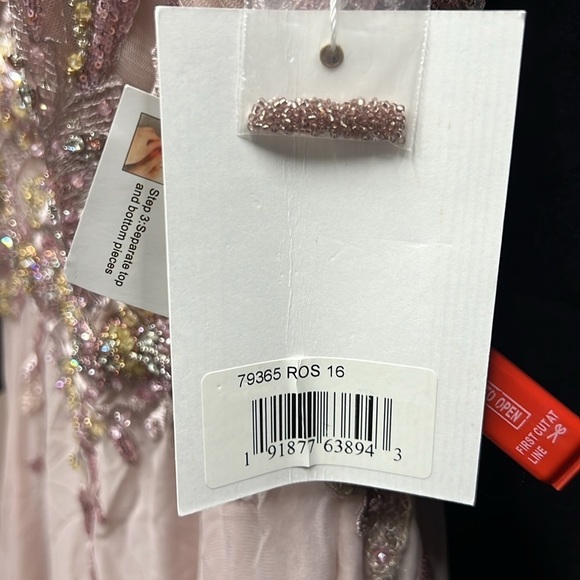 Mac Duggal 79365 NWT EMBELLISHED CAP SLEEVE BODICE FLOWY GOWN - Picture 7 of 8